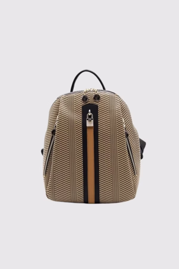 Открий дамска раница „Патриция“ в бежово и черно – стилна, лека и удобна за ежедневна употреба с практични джобове и елегантни златисти акценти.