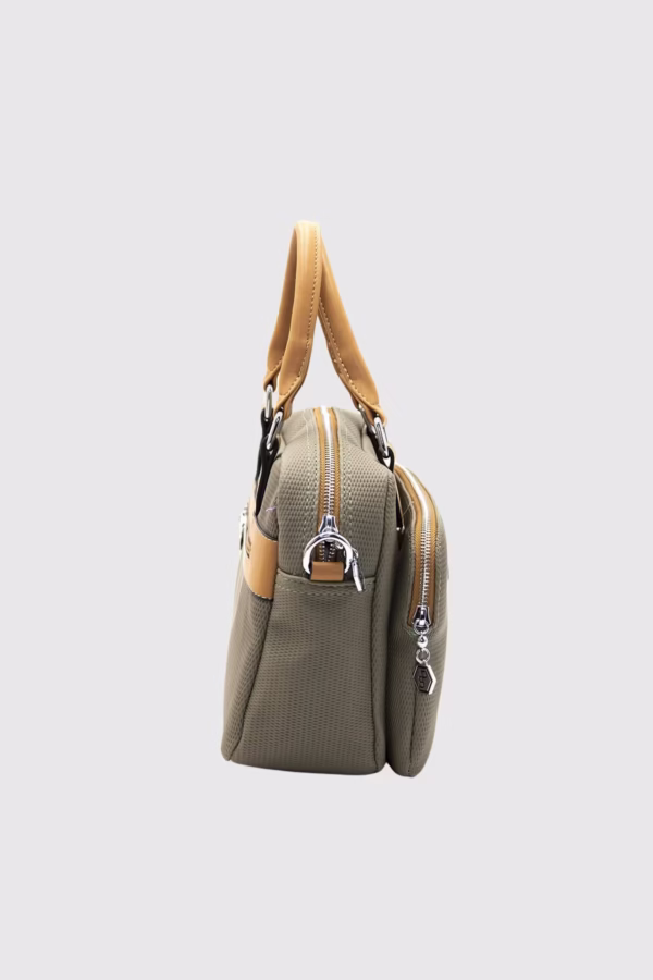 Спортна чанта с външен джоб в матирано зелено Silver&Polo