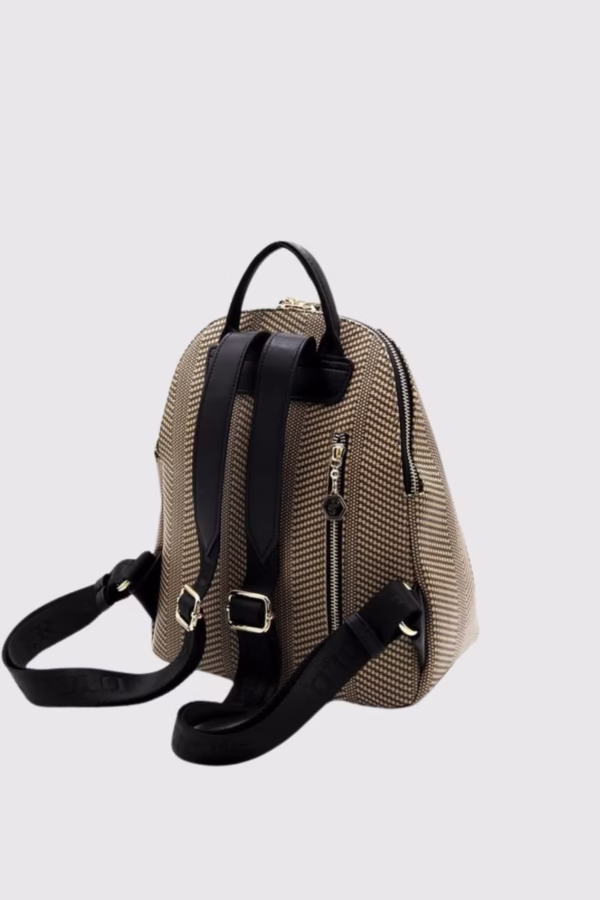 Открий дамска раница „Патриция“ в бежово и черно – стилна, лека и удобна за ежедневна употреба с практични джобове и елегантни златисти акценти.