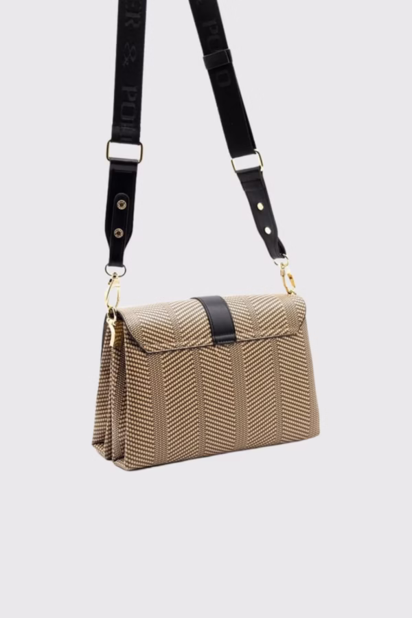 Стил и практичност всеки ден с дамска чанта „Фиона“ в бежово. С три отделения, златисти детайли и удобна регулируема дръжка – идеална за модерни дами.