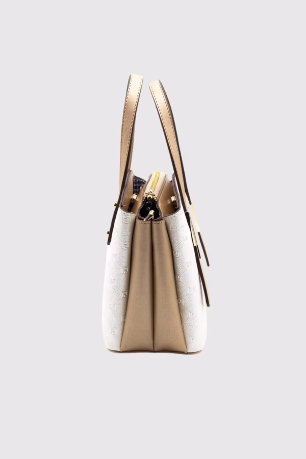 Дамска чанта в цвят перлено бяло и бежово Silver&Polo