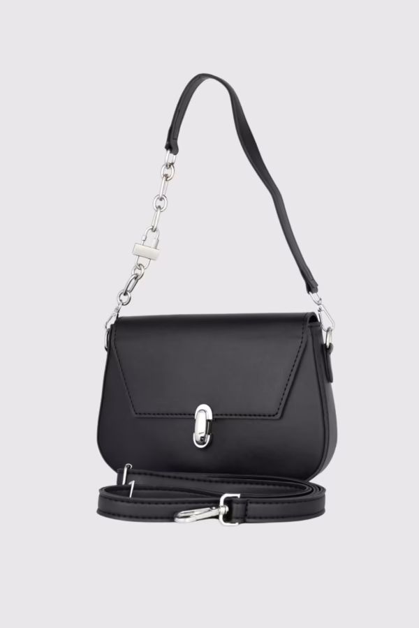 Дамска чанта в цвят черно