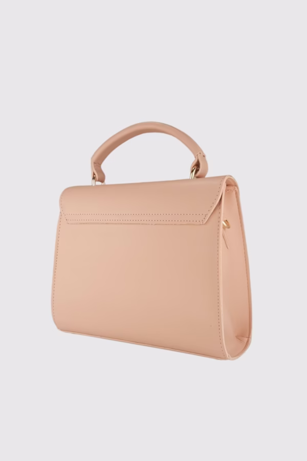 Стилна твърда дамска чанта с лъскава закопчалка - пудра