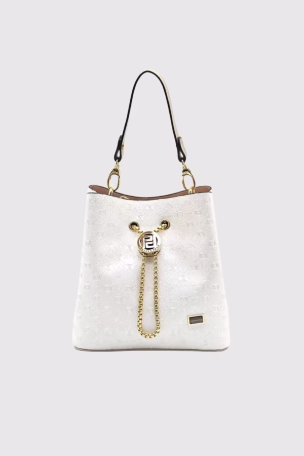 Открий дамска чанта в цвят перла и бежово – модел "Катания" от Silver&Polo. Елегантен стил, удобство и качество в едно.