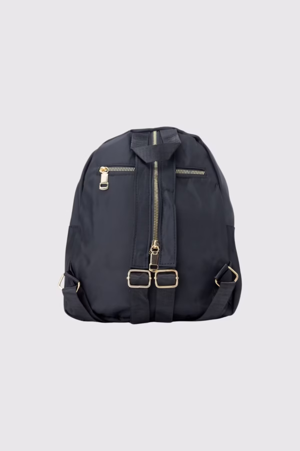 20 Черна дамска раница с капак