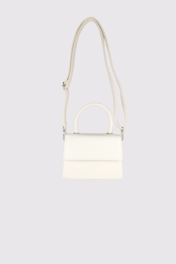 Малка дамска чанта в бяло - 22 13