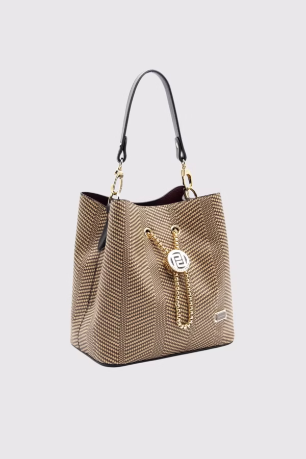 Открийте дамска чанта Катания в бежово и кафяво – стилна, елегантна и практична. Перфектна за ежедневието и специални поводи. Silver&Polo качество.