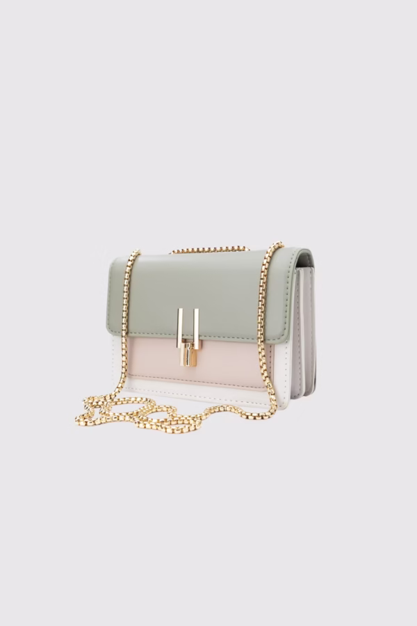 Чанта за рамо със златиста дръжка