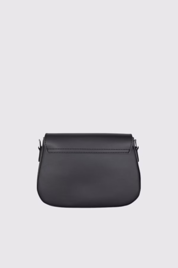 Дамска чанта в цвят черно