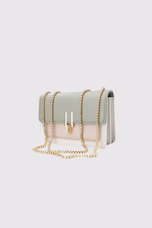 Чанта за рамо със златиста дръжка