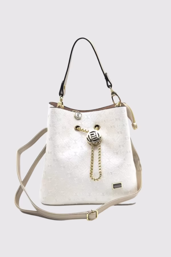 Открий дамска чанта в цвят перла и бежово – модел "Катания" от Silver&Polo. Елегантен стил, удобство и качество в едно.