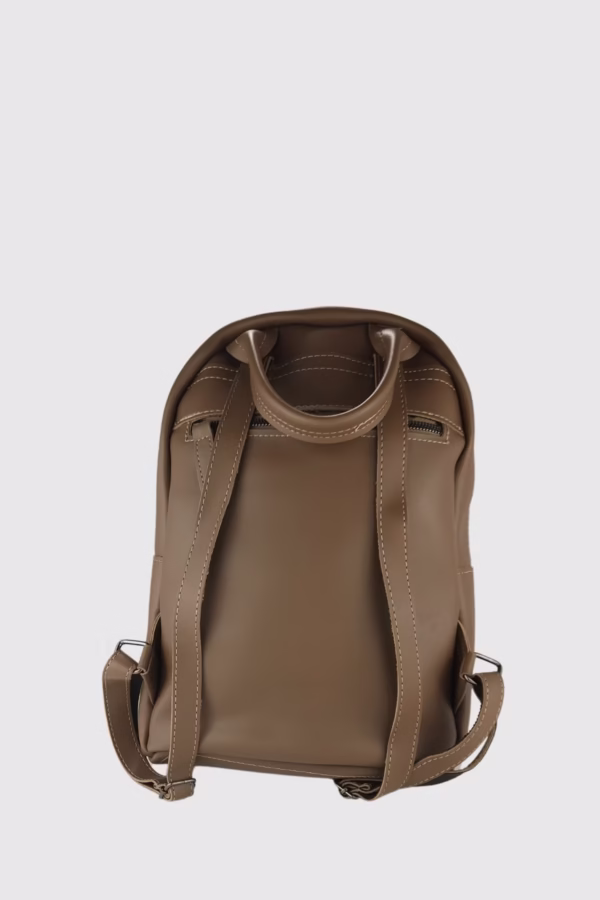 Дамска раница с външен джоб в кафяво