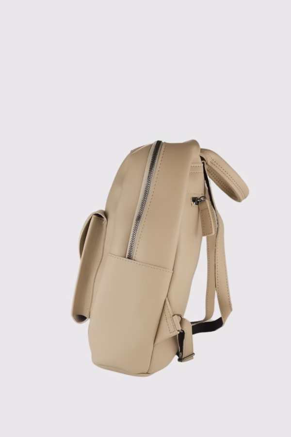 Дамска раница с външен джоб в бежово