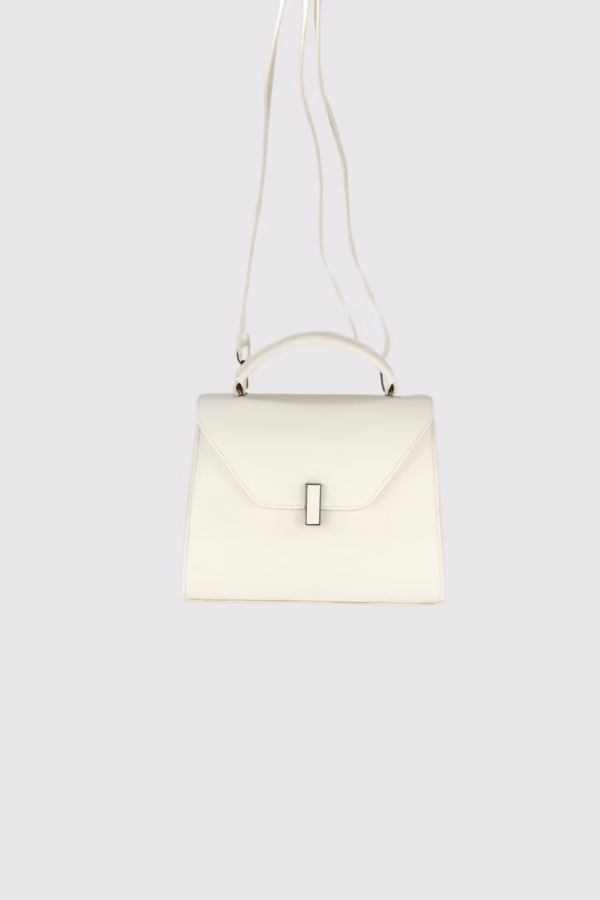Стилна твърда дамска чанта в бяло